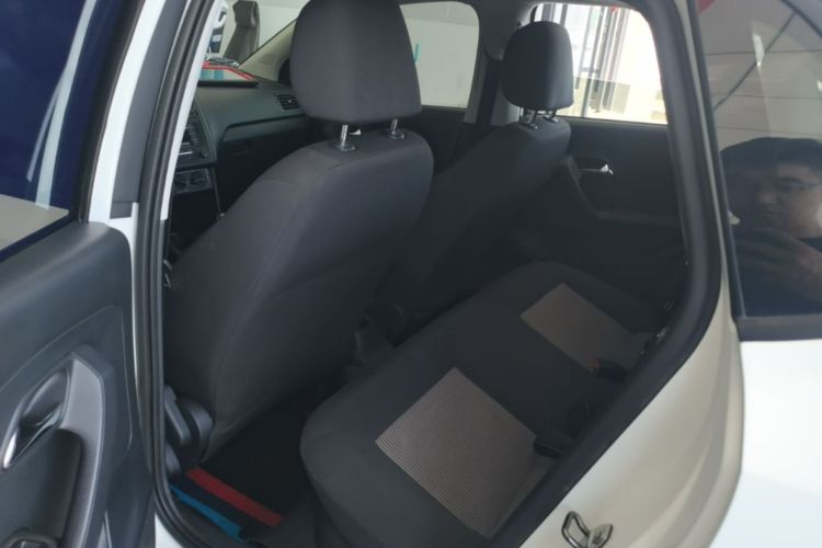 Volkswagen Polo 2016 car image #17