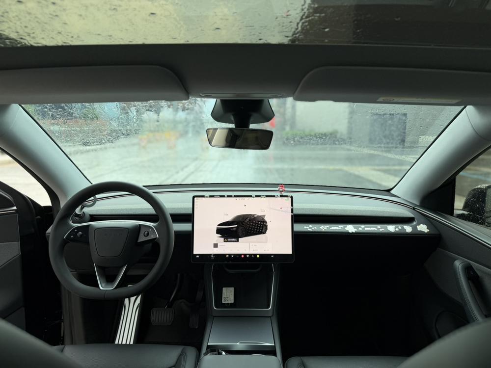 Tesla Model Y 2025 #8 Tesla Model Y 2025 car image #8