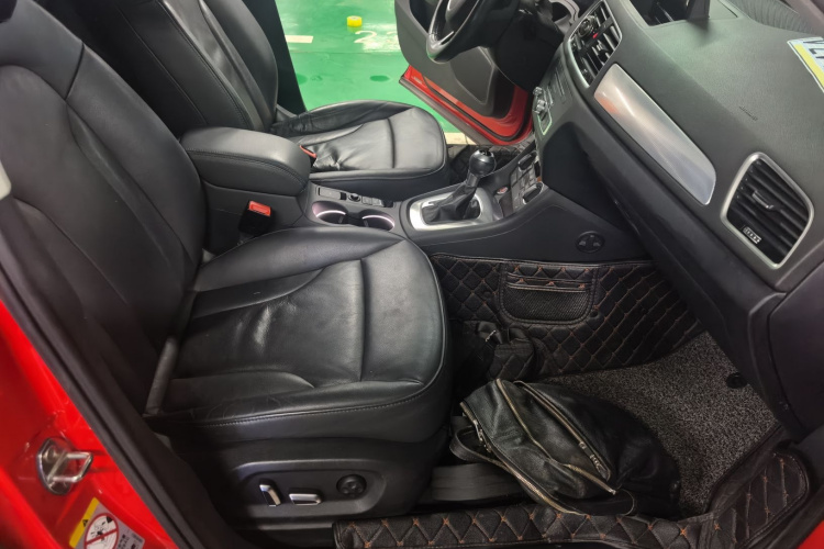 Audi Q3 2017 car image #13