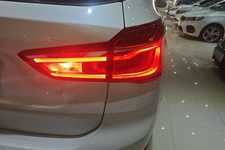 BMW X1 2018 car image #8