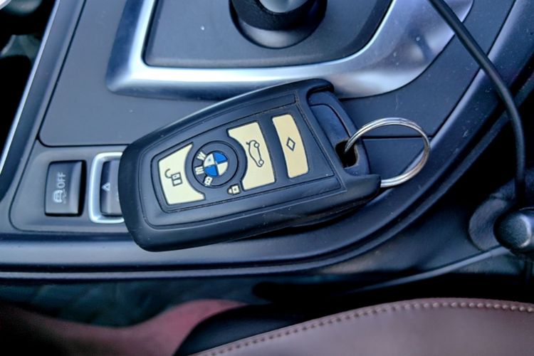 BMW 3 Series 2017 #9 BMW 3 Series 2017 car image #9