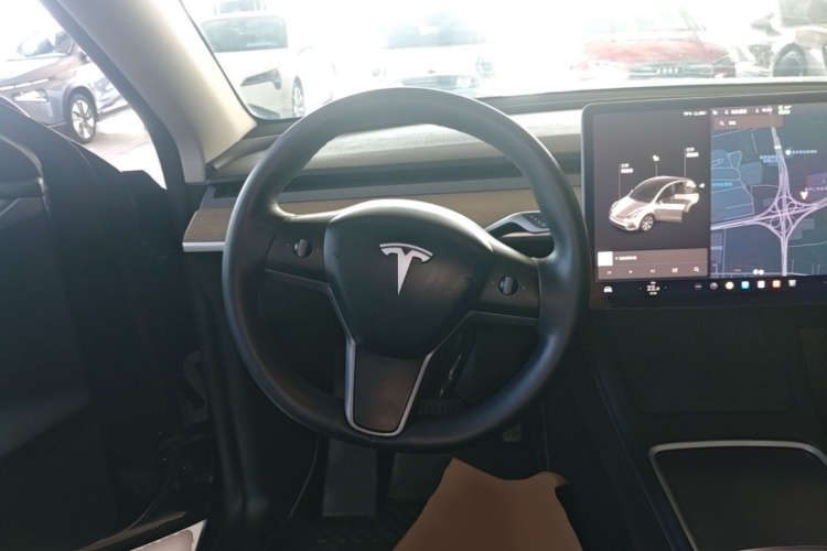 Tesla Model Y 2022 car image #11