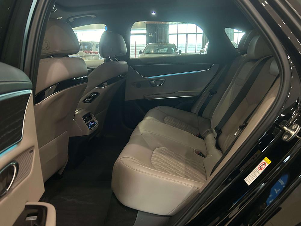 BYD Han 2024 car image #28