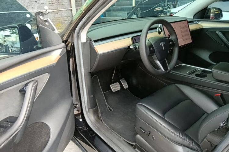 Tesla Model Y 2022 #16 Tesla Model Y 2022 car image #16
