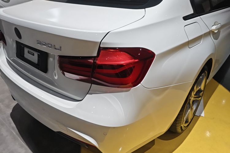 BMW 3 Series 2019 car image #8