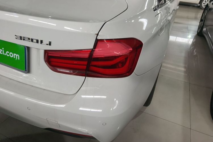 BMW 3 Series 2018 car image #8