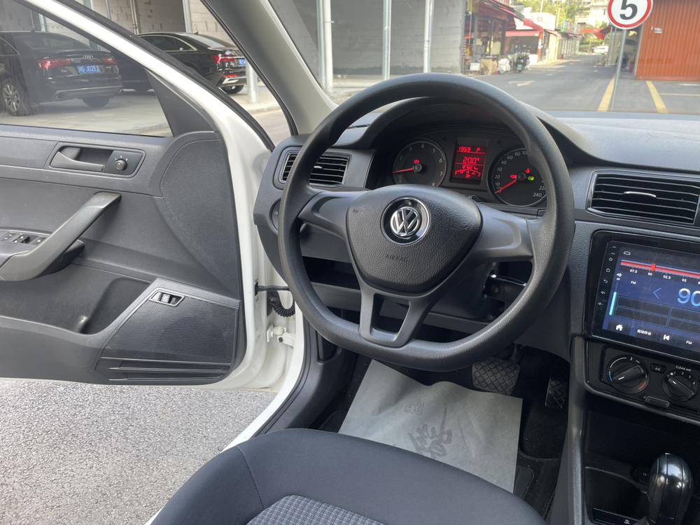 Volkswagen Santana 2018 car image #11