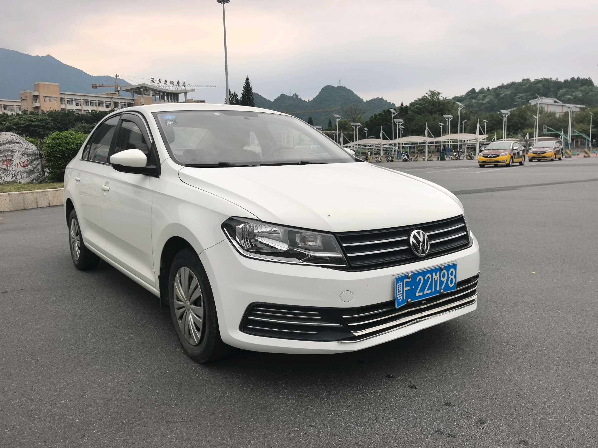 Volkswagen Santana 2017 car image #2