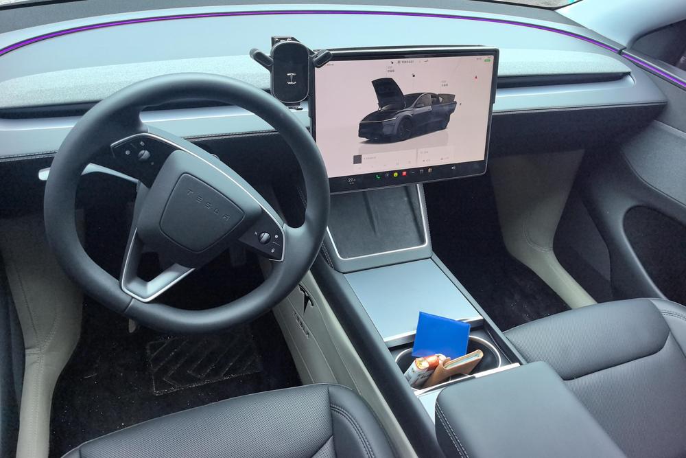 Tesla Model Y 2025 car image #14