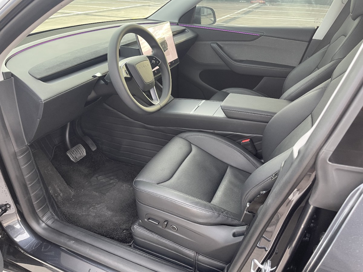 Tesla Model Y 2025 #10 Tesla Model Y 2025 car image #10
