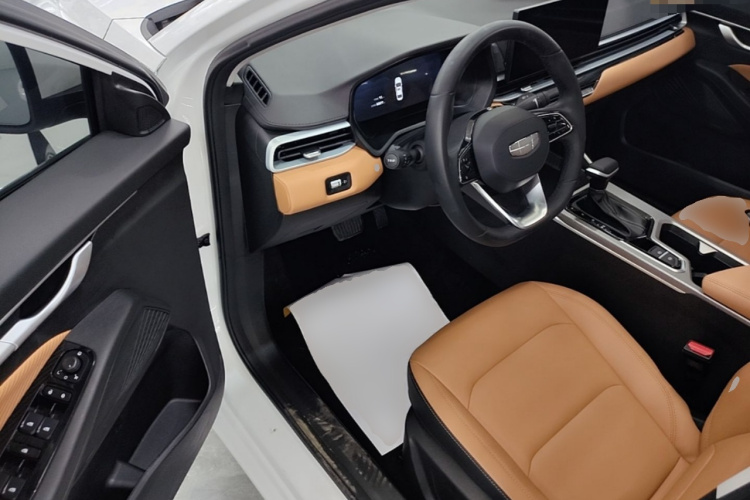 GEELY Emgrand 2025 #16 GEELY Emgrand 2025 car image #16