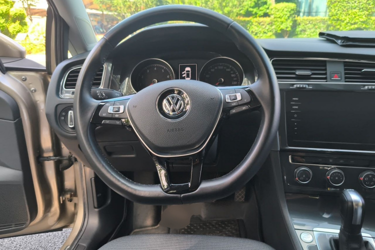 Volkswagen Golf 2020 car image #11