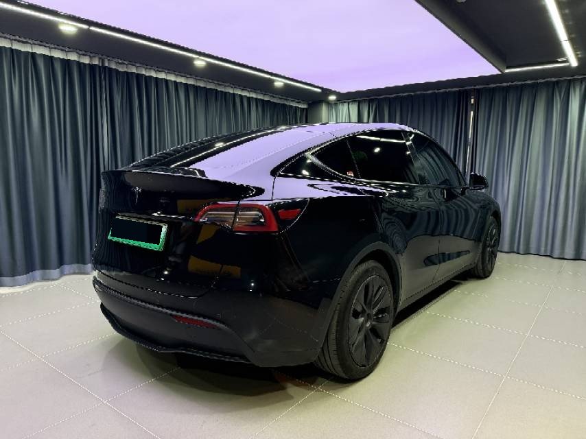 Tesla Model Y 2023 #5 Tesla Model Y 2023 car image #5