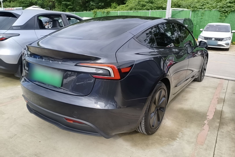 Tesla Model 3 2025 car image #7