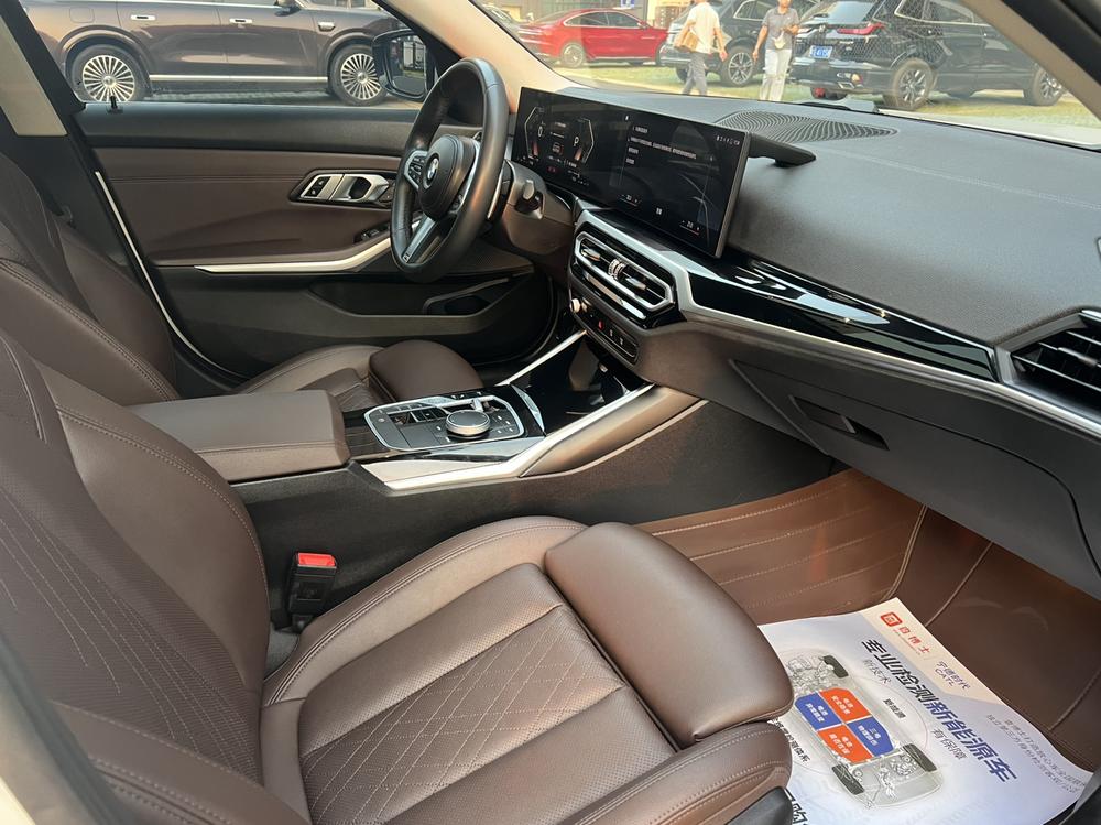 BMW 3 Series 2023 #10 BMW 3 Series 2023 immagine di auto #10