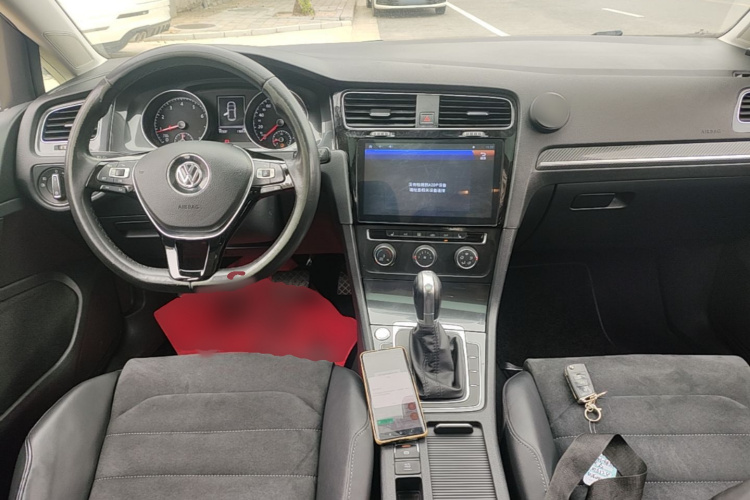 Volkswagen Golf 2018 car image #10
