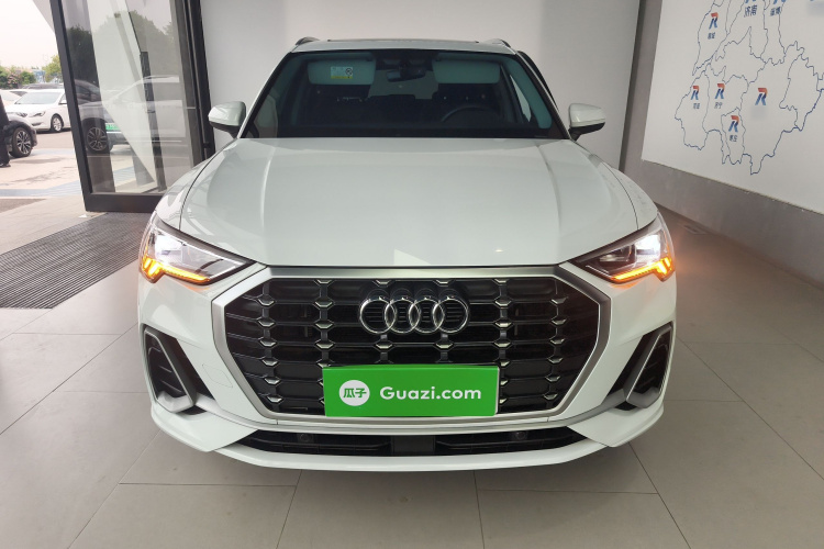 Audi Q3 2021 car image #3