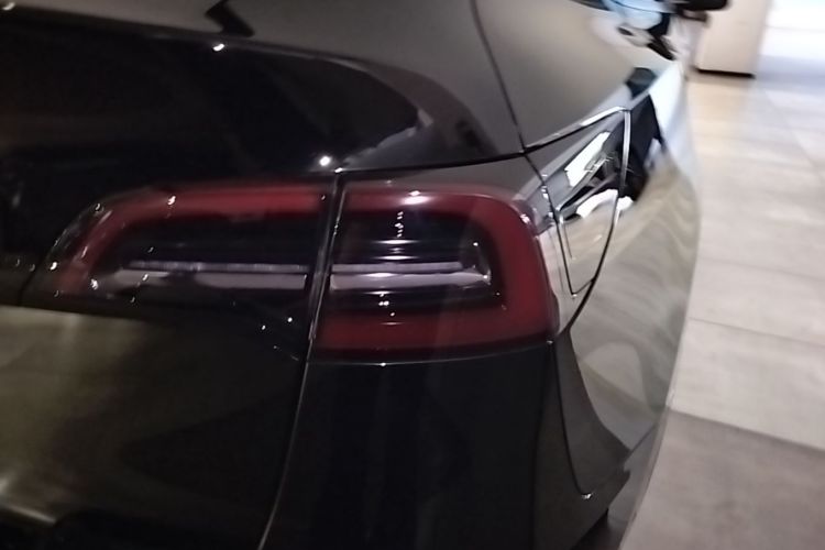 Tesla Model Y 2023 car image #8