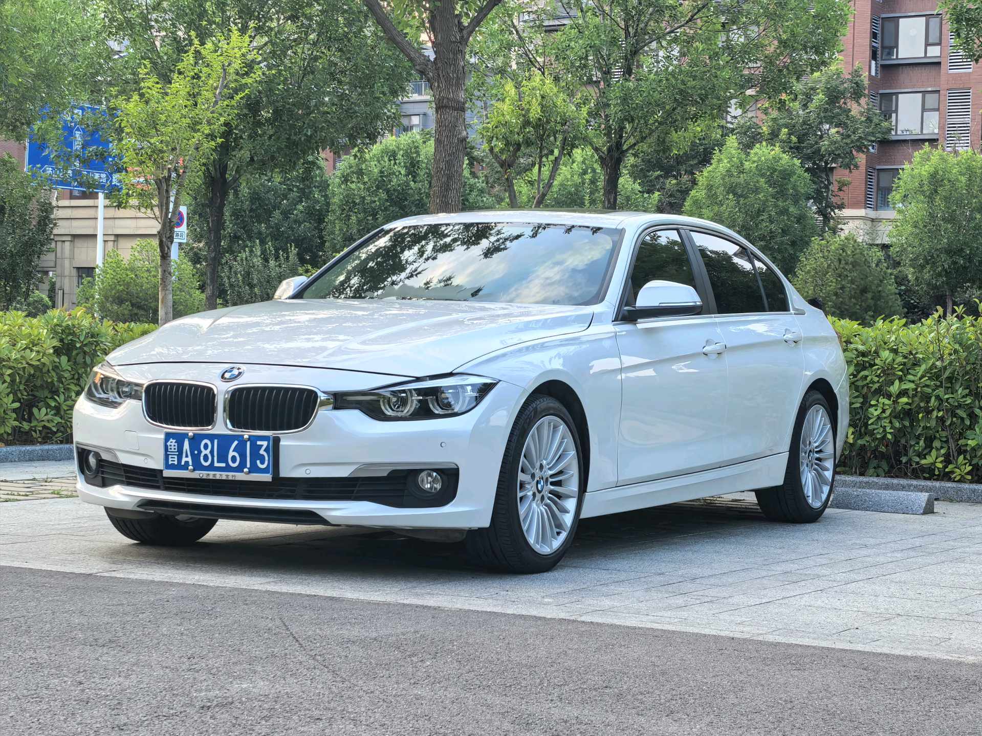 BMW 3 Series 2018 car image 