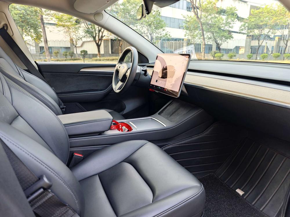 Tesla Model Y 2023 #15 Tesla Model Y 2023 car image #15