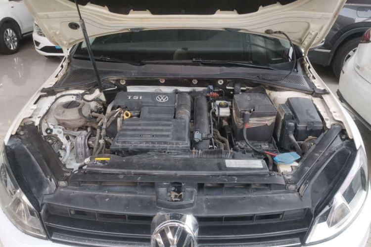 Volkswagen Golf 2017 car image #22
