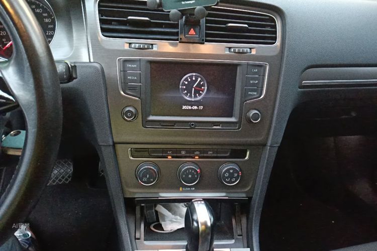 Volkswagen Golf 2017 car image #15
