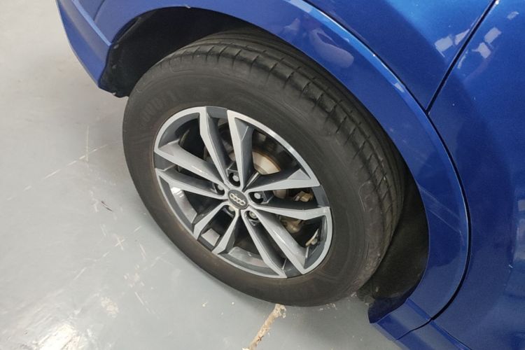 Audi Q3 2021 car image #10