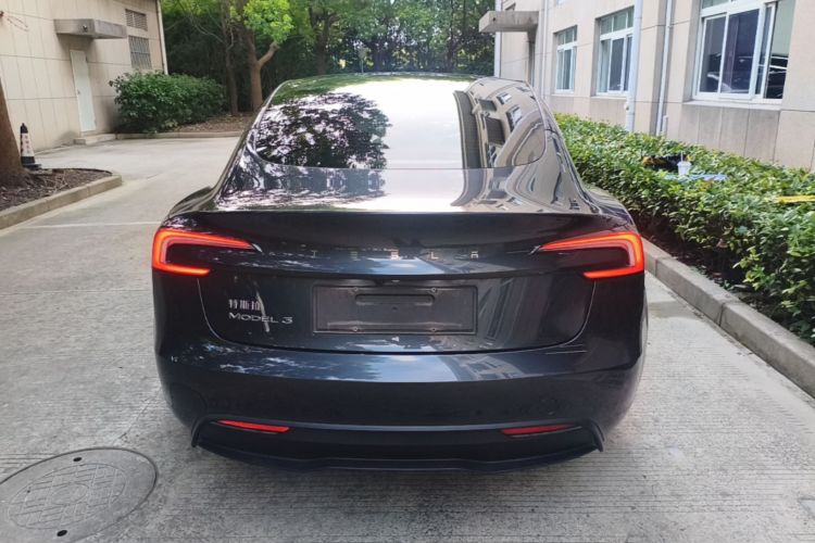 Tesla Model 3 2025 car image #4