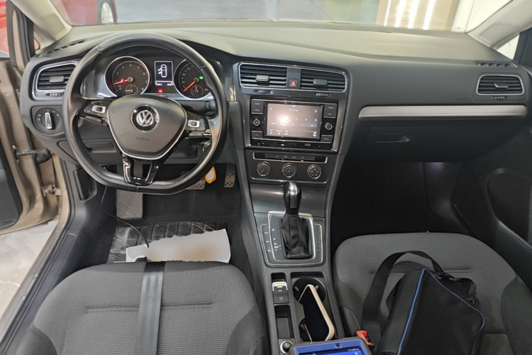 Volkswagen Golf 2018 car image #10