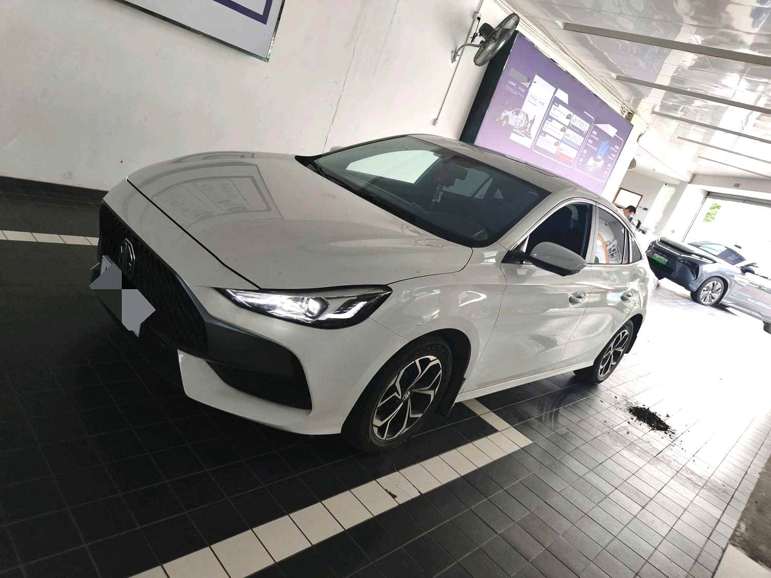 MG 5 2024 immagine di auto 