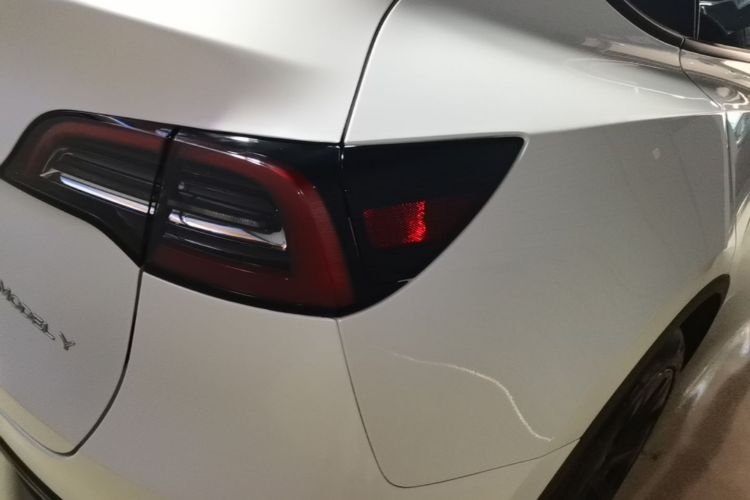 Tesla Model Y 2024 car image #8