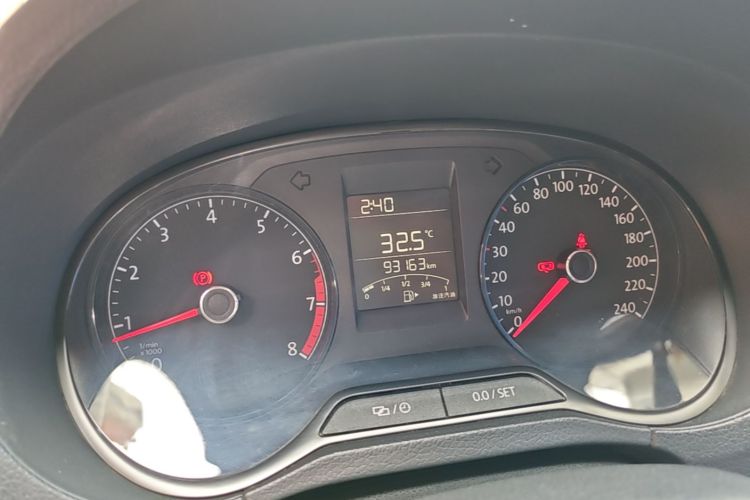 Volkswagen Polo 2016 car image #12