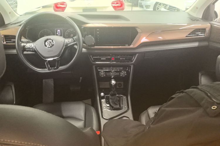 Volkswagen Tharu 2020 car image #10