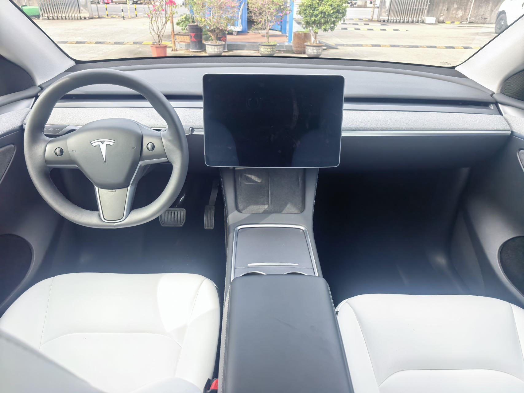 Tesla Model Y 2024 #5 Tesla Model Y 2024 car image #5