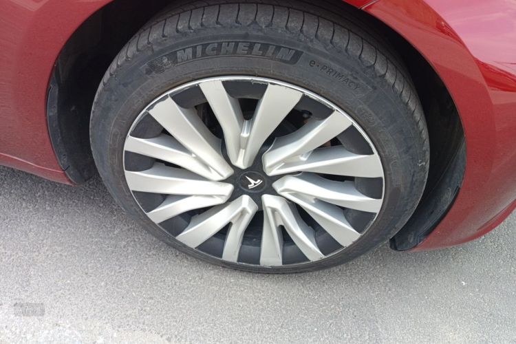 Tesla Model 3 2024 car image #9