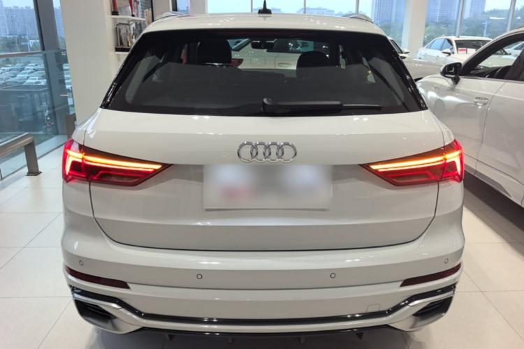 Audi Q3 2024 immagine di auto #6
