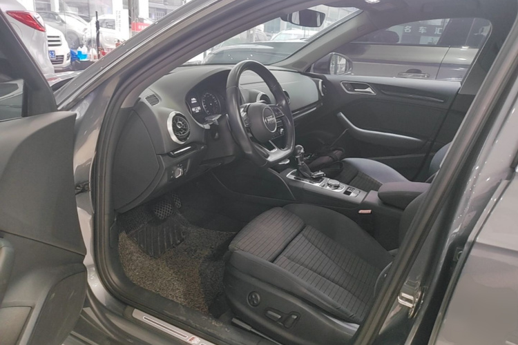 Audi A3 2019 car image #16