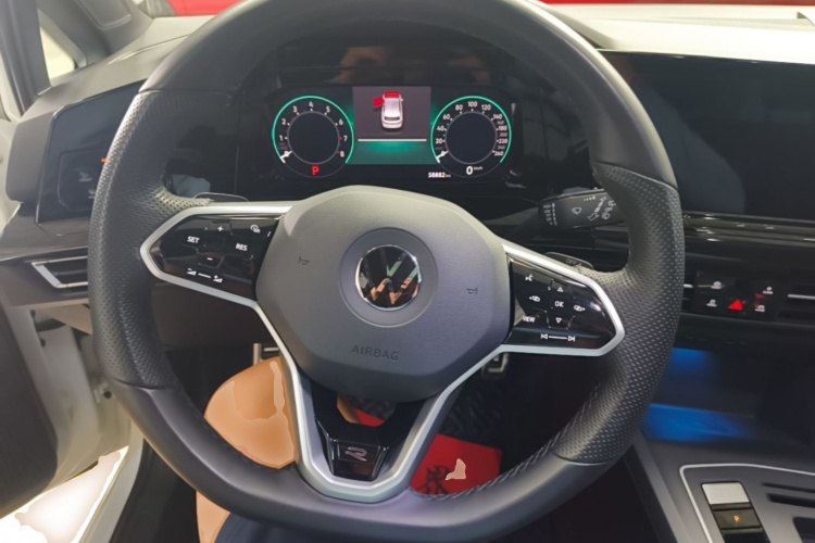 Volkswagen Golf 2023 car image #11