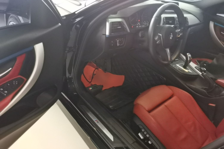 BMW 3 Series 2019 car image #16