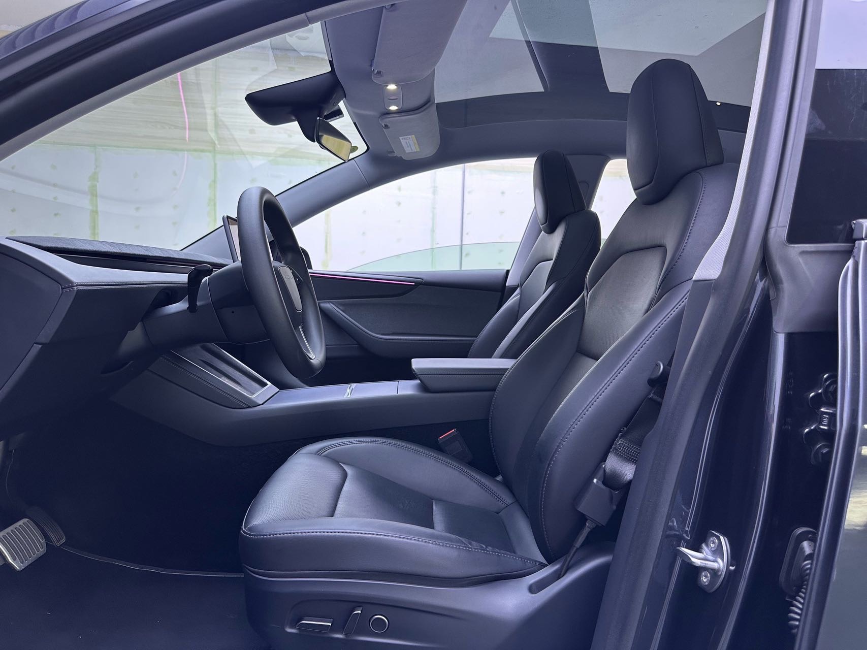 Tesla Model Y 2025 immagine di auto #7