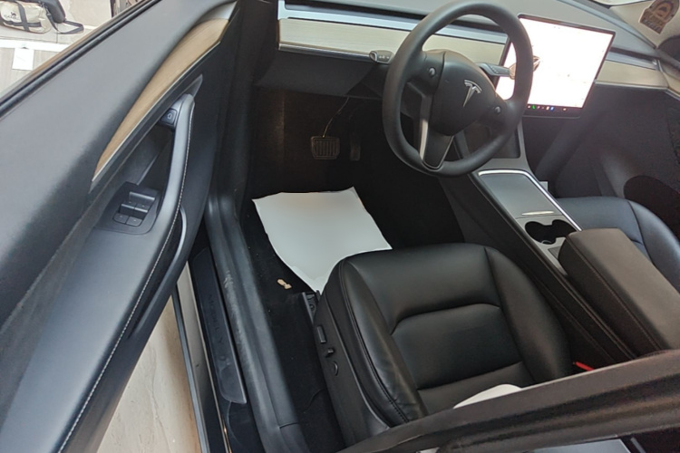 Tesla Model Y 2021 #12 Tesla Model Y 2021 car image #12