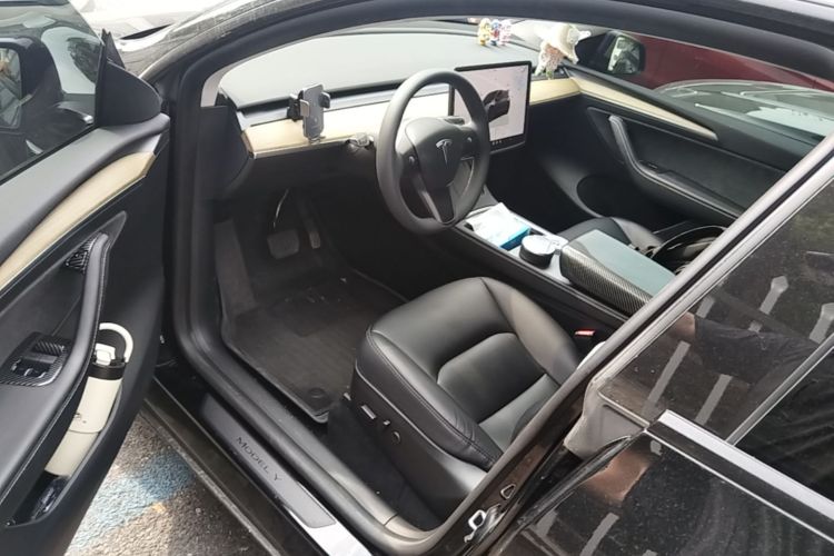 Tesla Model Y 2023 #16 Tesla Model Y 2023 car image #16