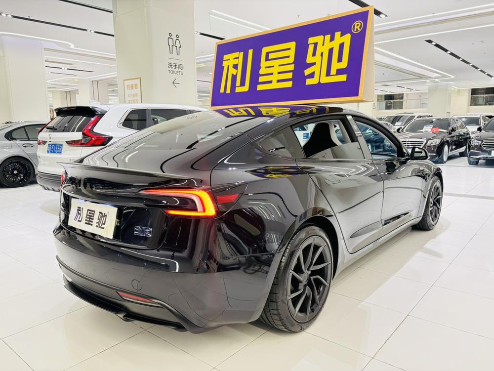 Tesla Model 3 2025 car image #4