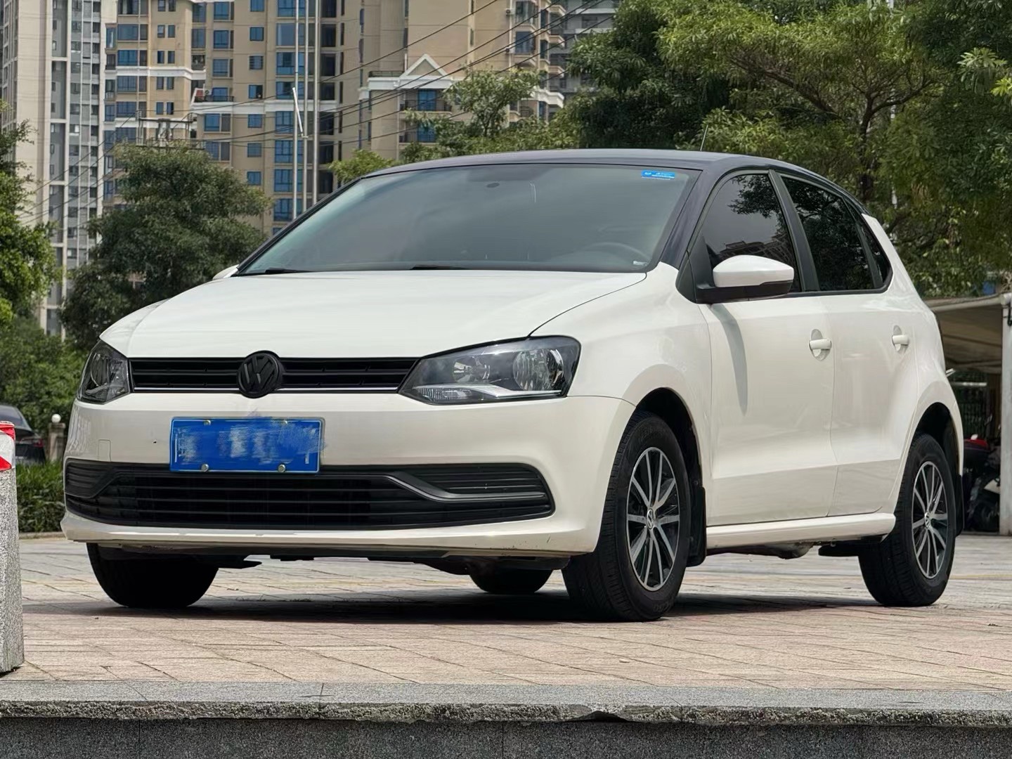 Volkswagen Polo 2016 car image 