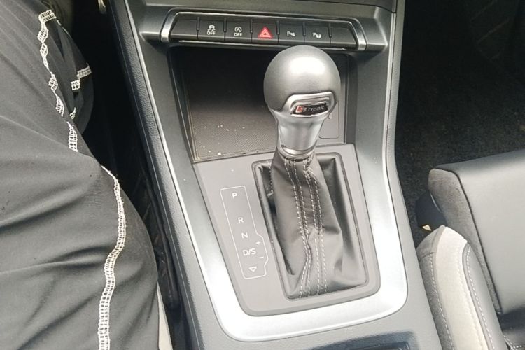 Audi Q3 2024 car image #17