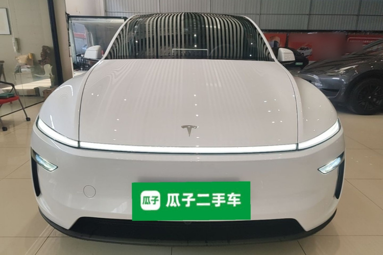 Tesla Model Y 2026 car image #3
