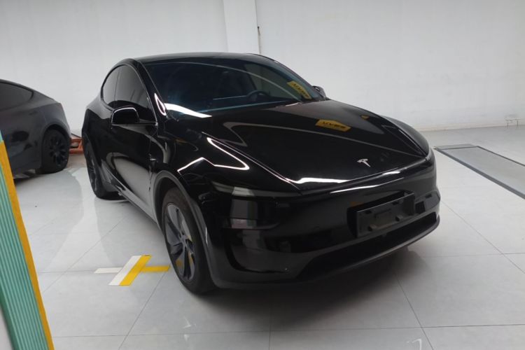 Tesla Model Y 2025 immagine di auto #4