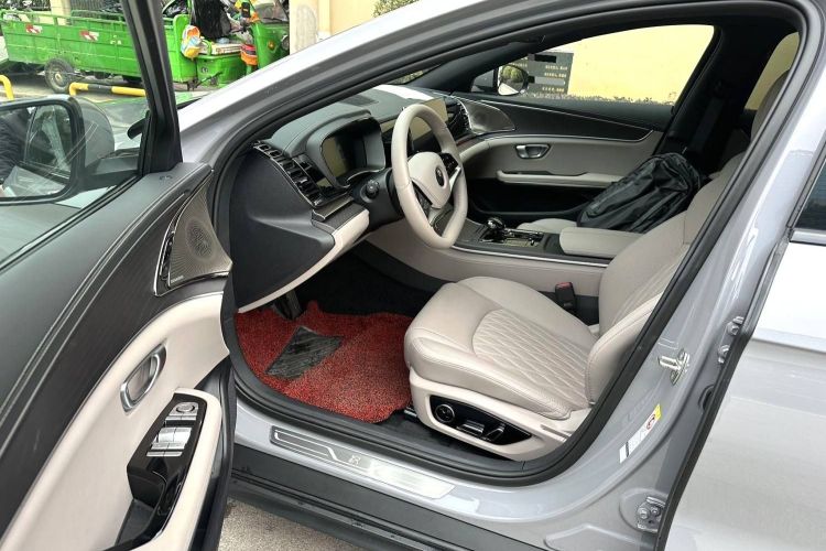 BYD Han 2025 car image #16