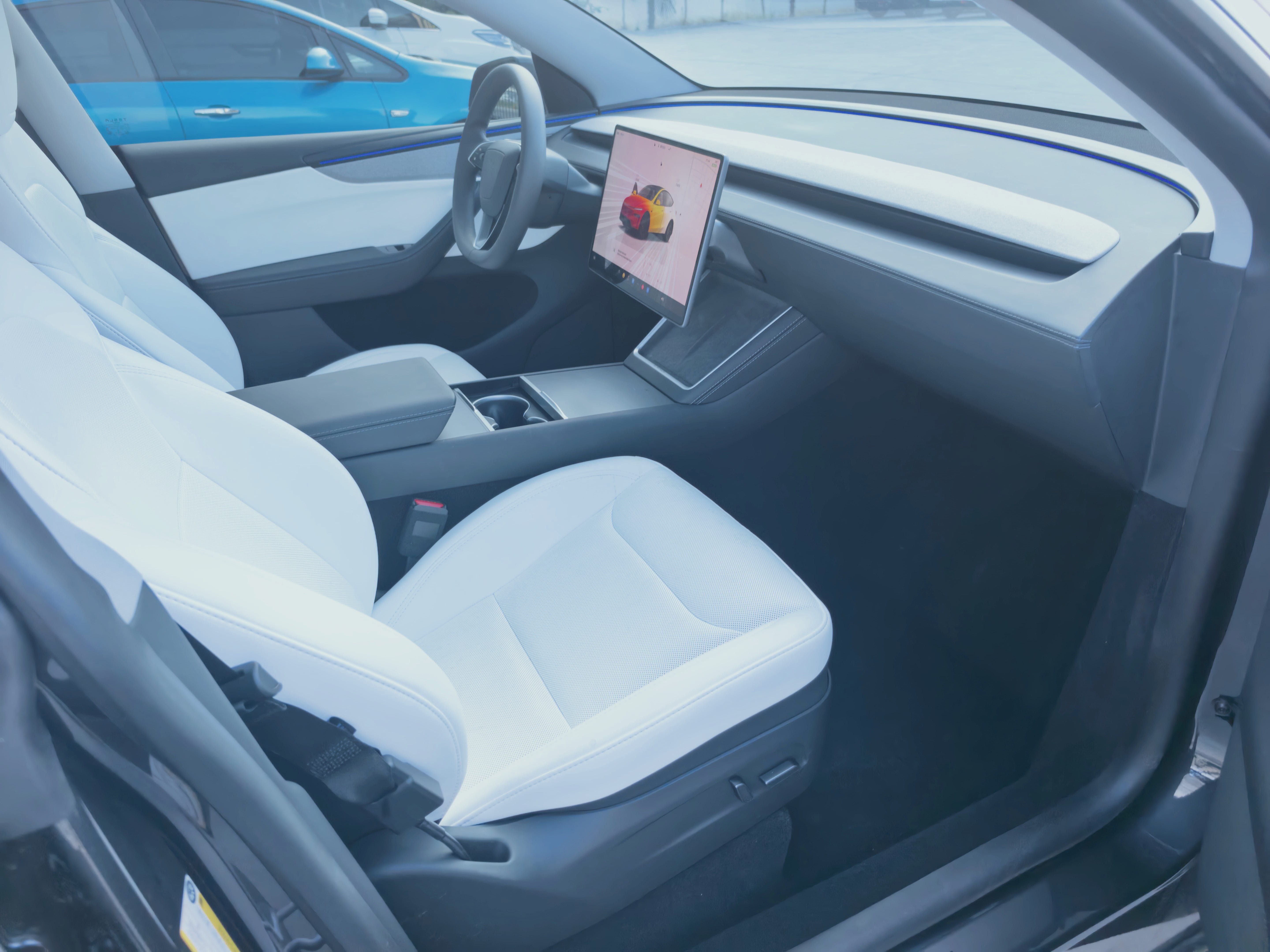 Tesla Model Y 2025 #9 Tesla Model Y 2025 car image #9