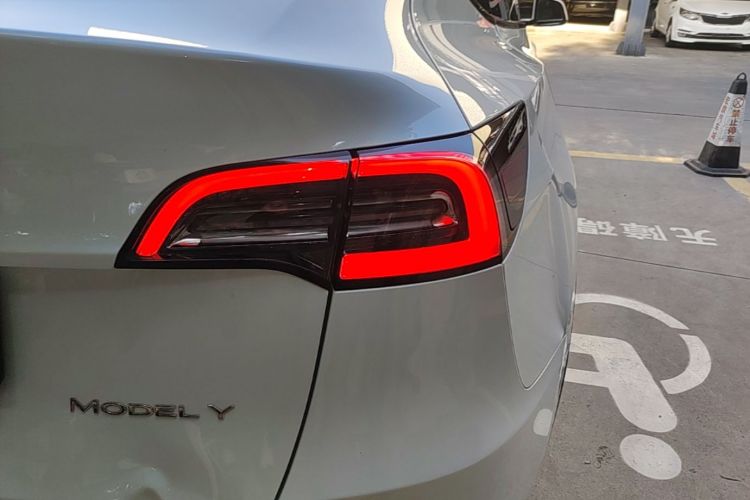 Tesla Model Y 2023 #8 Tesla Model Y 2023 immagine di auto #8
